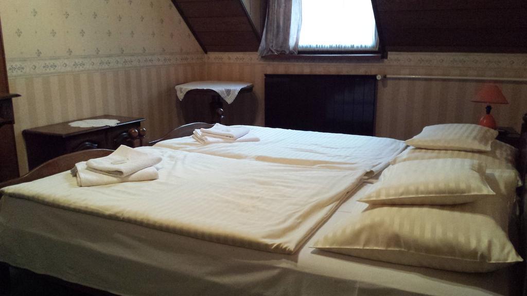 Kocsis Panzio Es Etterem Bed & Breakfast Komárom Rom bilde